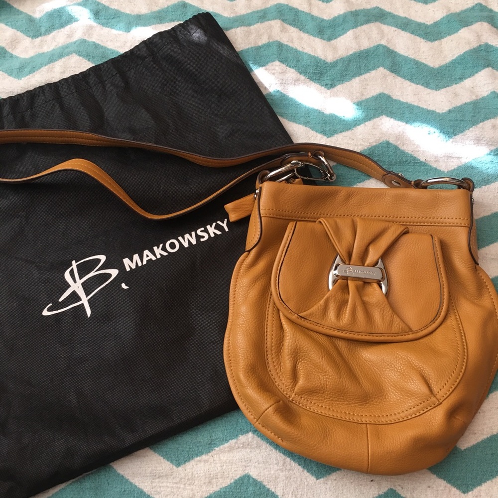 B. Makowsky crossbody bag in camel 🐪